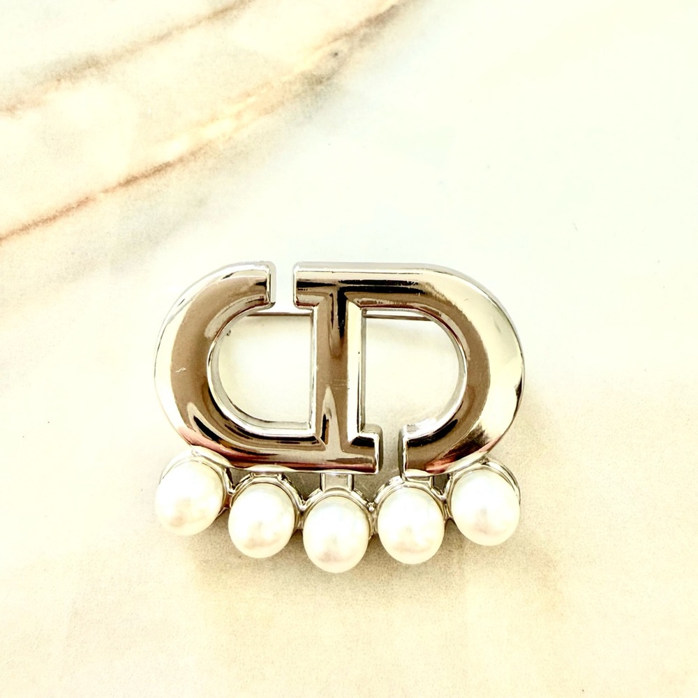 Chic Silver and Pearl Designer Brooch